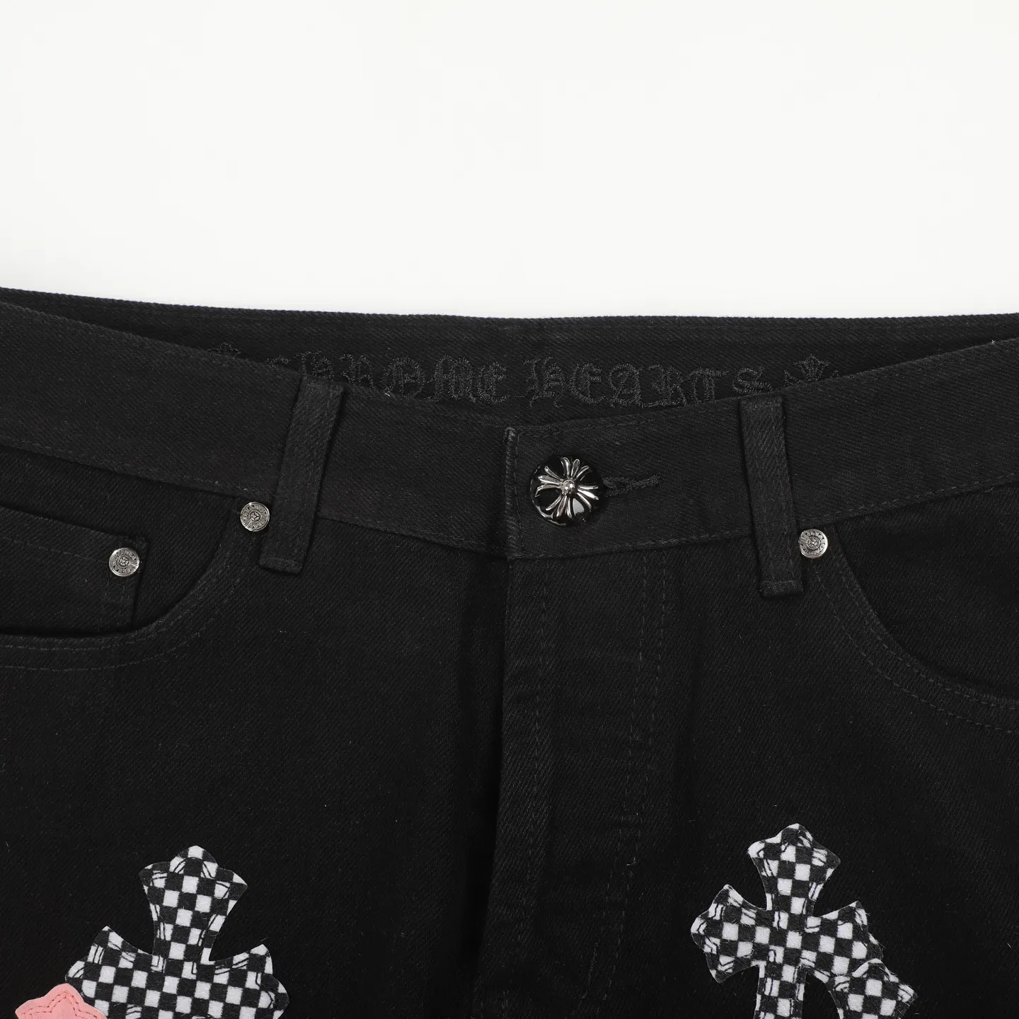 P280 Chrome Hearts ch Chrome Hearts Cherry Blossom Pink Checkerboard Cross Patch Leather Jeans, Original 5W+ It is well known that chromehearts jeans use vintage Levis jeans as the base for creation. They usually add their own unique silver buckles and silver ornaments, plus leather embellishments. This is the reason why the value of these vintage jeans doubles. Because the base is vintage jeans, the jeans themselves have been very soft and comfortable after years of baptism. This can be distinguished from ordinary jeans. Regarding the size, you should also refer to the pants data. Size: 28 30 32 34 (corresponds to S-XL) Size chart: 28 Waist 76 Pants length 104 Hips 102 30 Waist 80 Pants length 105 Hips 106 32 Waist 84 Pants length 106 Hips 110 34 Waist 88 Pants length 107 Hips 114